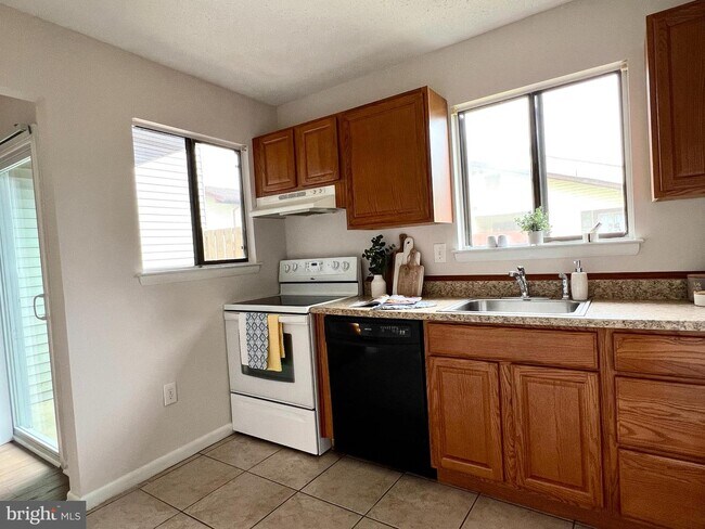 Building Photo - 2566 Fox Ridge Ct