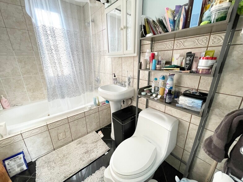 Building Photo - 44 Ward St