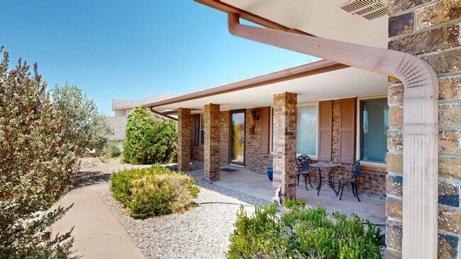 Building Photo - Fully Furnished 3 Bedroom Rental