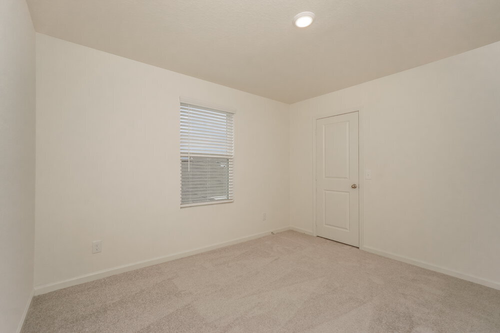 Building Photo - 5607 Finch Cyn