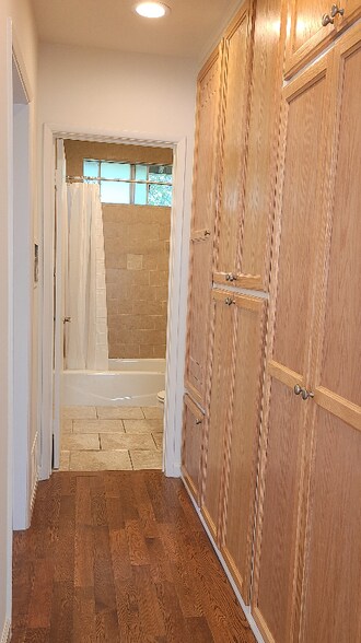 Building Photo - 2226 S Carmelina Ave