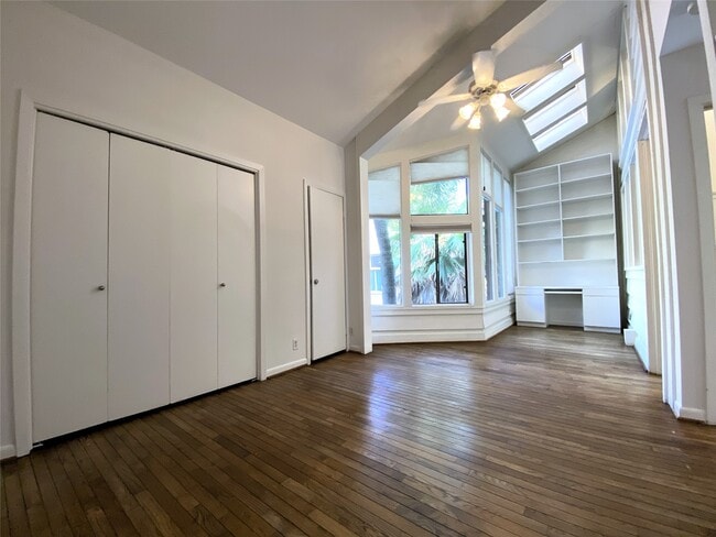 Building Photo - 5003 Yoakum Blvd