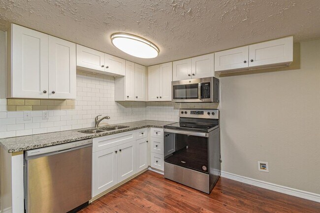 Building Photo - 507 Sioux River Rd