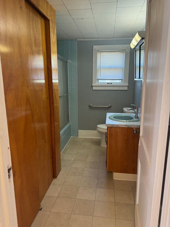 Building Photo - Cozy 2 Bedroom Home – Lawn Care & Snow Removal Included!