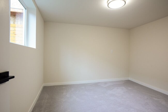 Building Photo - Beautiful 4 bedroom home in Ballard