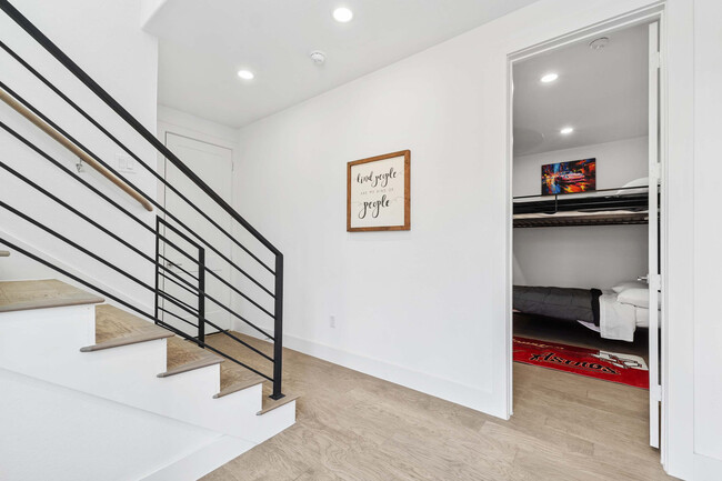 Building Photo - 2109 McGowen St