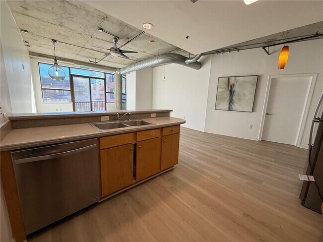 Building Photo - 115 W Peachtree Pl NW