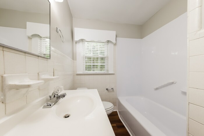 Building Photo - 3030 Walnut Ave