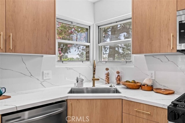 Building Photo - 2105 N Pass Ave