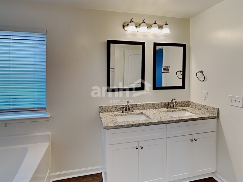 Building Photo - 343 Alcovy Way