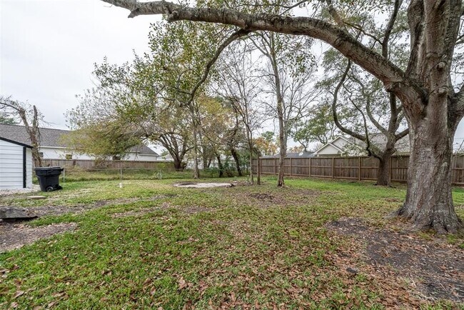 Building Photo - 4909 Higgins St