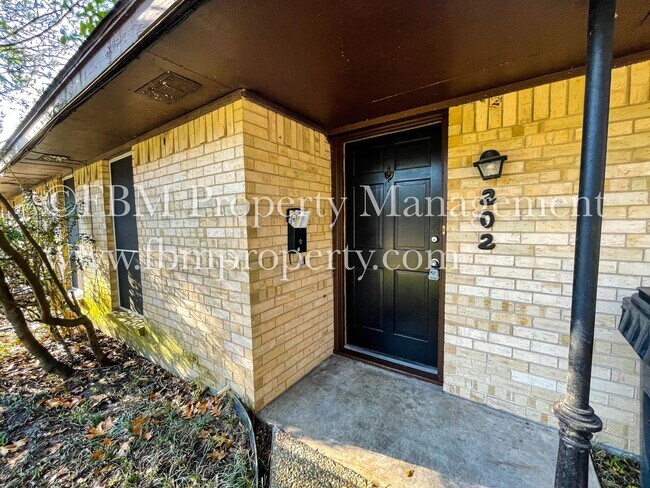 Building Photo - 202 N 23 1/2 St