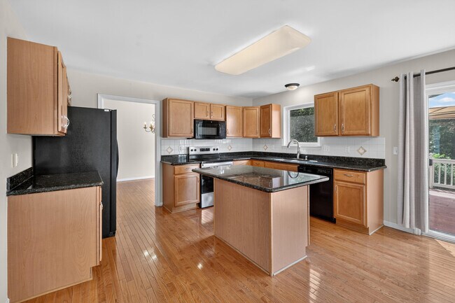 Building Photo - 392 Sedgewood Ln