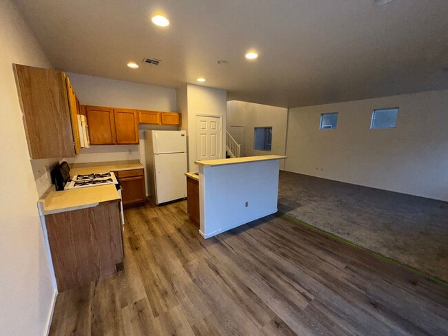 Building Photo - Fresh Paint/New Flooring all inside! Four ...