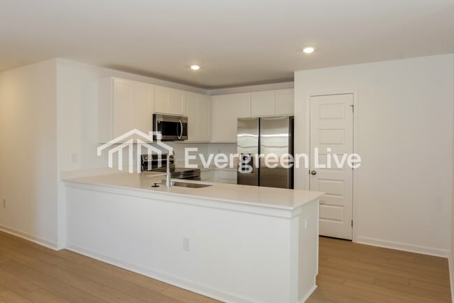 Building Photo - 178 Labrador Ln