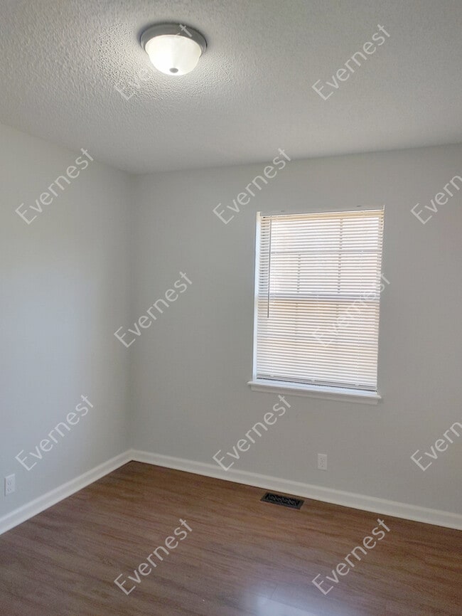 Building Photo - 3 Bed & 2.5 Bath House in Olathe / Pet-Fri...