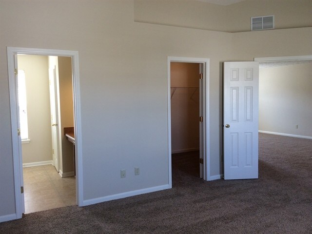 Building Photo - 1413 Softwind Dr