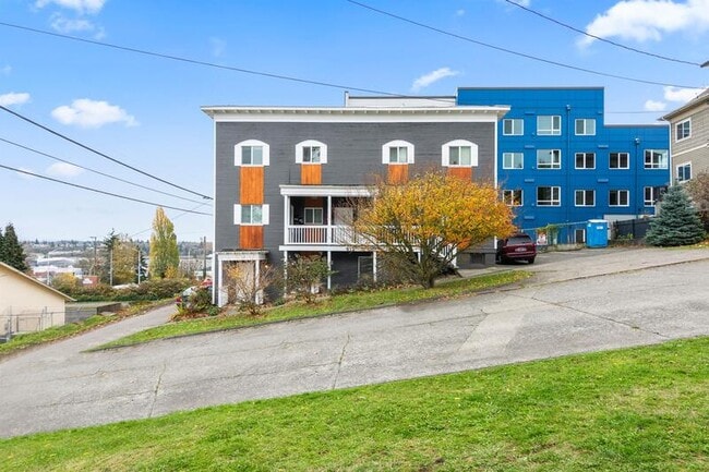 Building Photo - 612 S 18th St