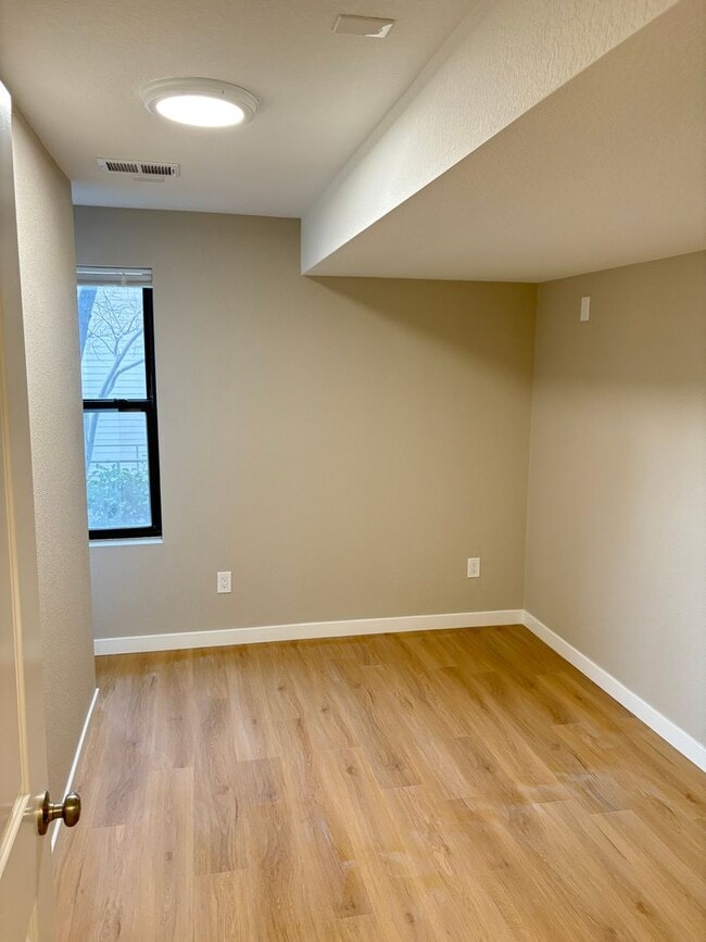 Building Photo - Completely Renovated 3 Bed 2 Bath Condo Downtown Pearl.  Brand New Interior!