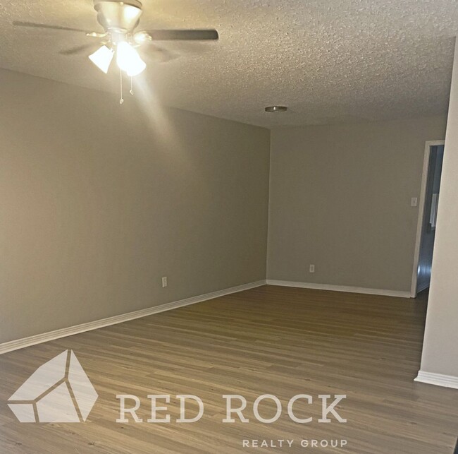Building Photo - Canterbury Townhouses- Columbus, MS