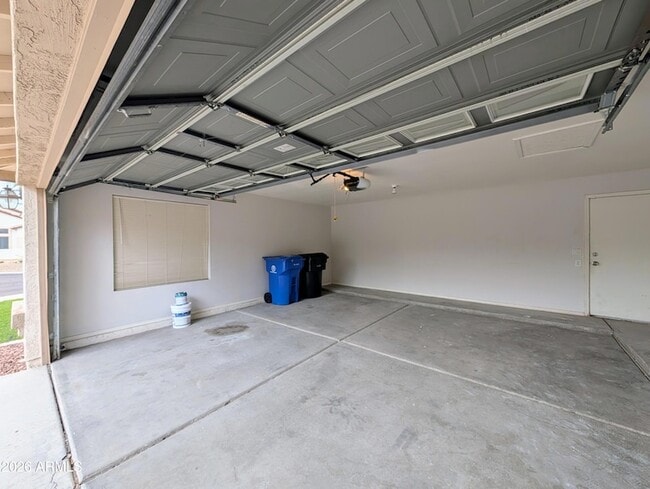 Building Photo - 15748 W Paradise Ln