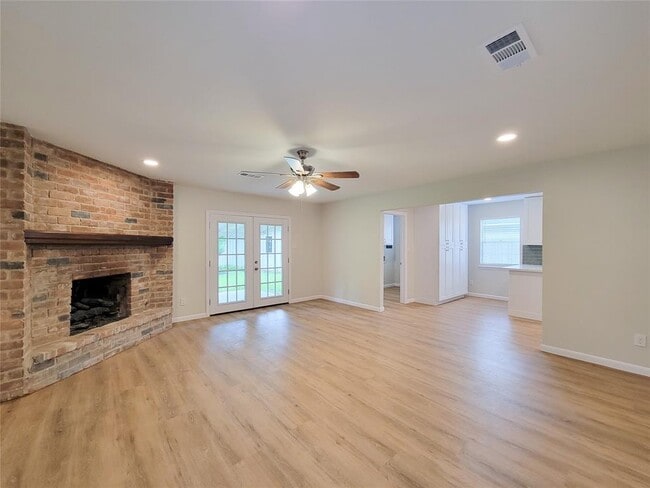 Building Photo - 25911 Maplewood Dr