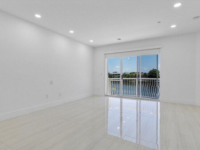 Building Photo - 21301 NE 38th Ave