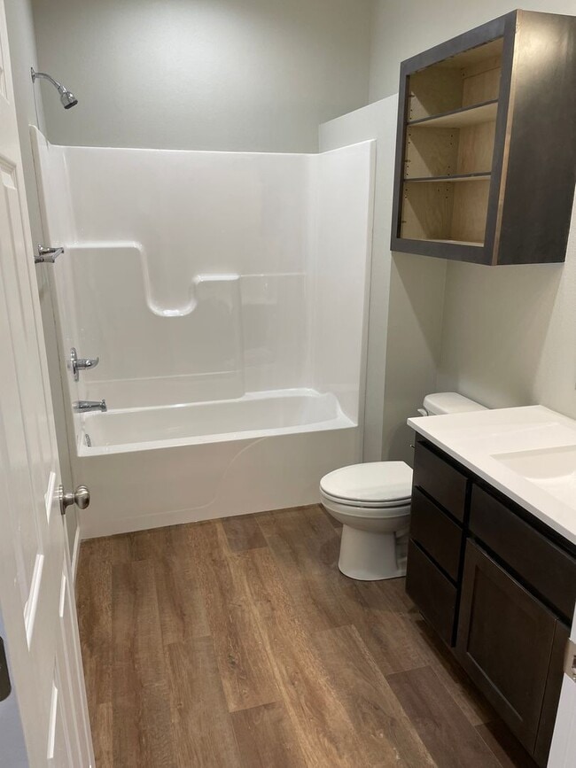 Building Photo - 4 bed 2 bath 2 Car Garage! 1/2 off 1st Months Rent!!