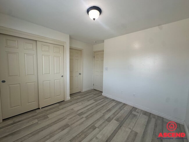 Building Photo - Gorgeous 2 Story Home off of Harris and Ol...
