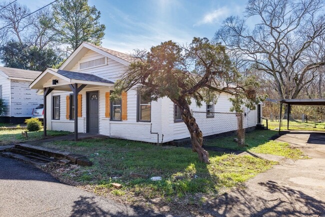 Building Photo - Norwood 3 BR Home