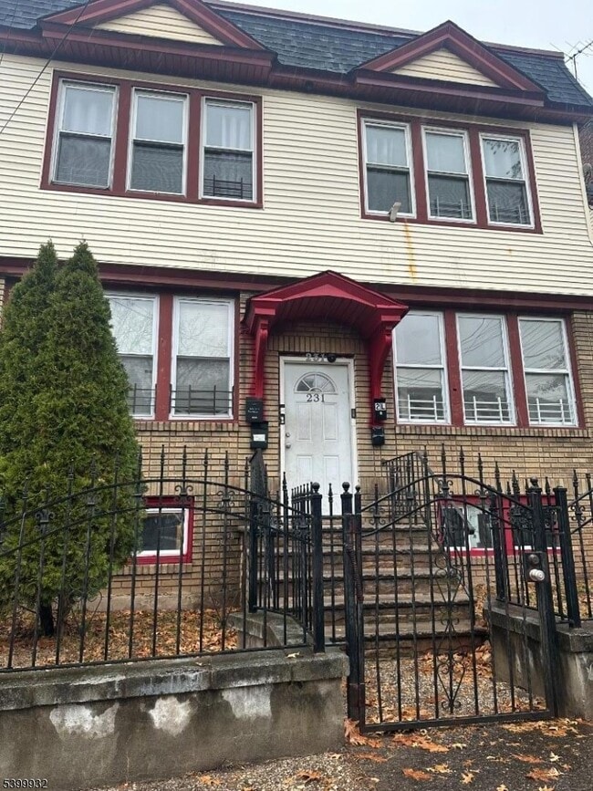 Primary Photo - 231 Alexander St