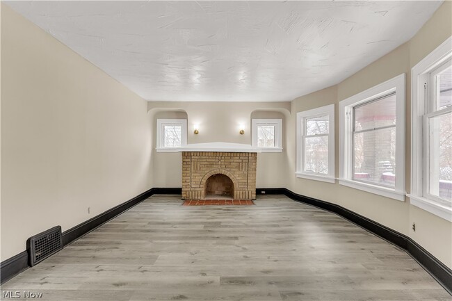 Building Photo - 1063 E 171st St