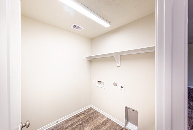 Building Photo - 3032 Stonebriar Ct