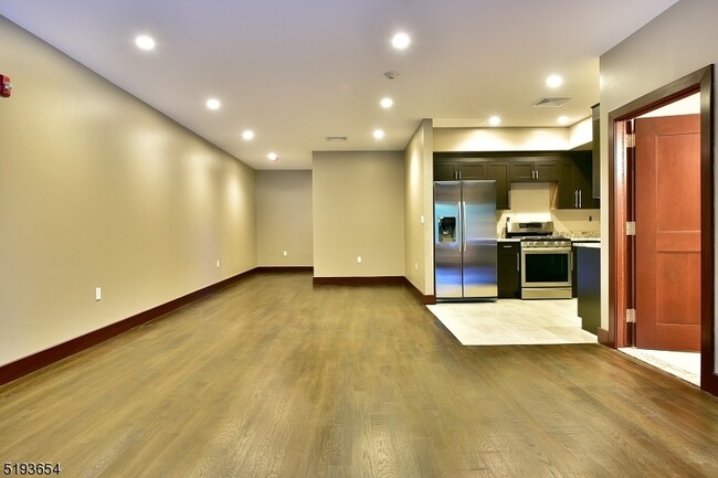 Building Photo - 8 Whitehall Rd