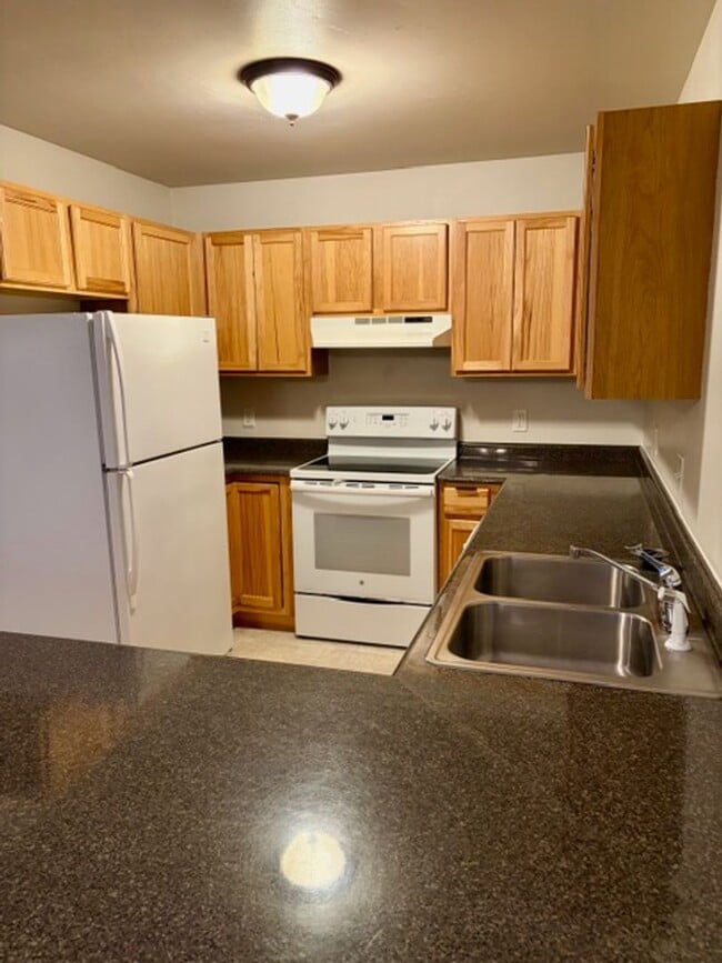 Building Photo - 3 Bed / 2.5 Bath Townhouse – Bozeman, MT  Price Reduced!