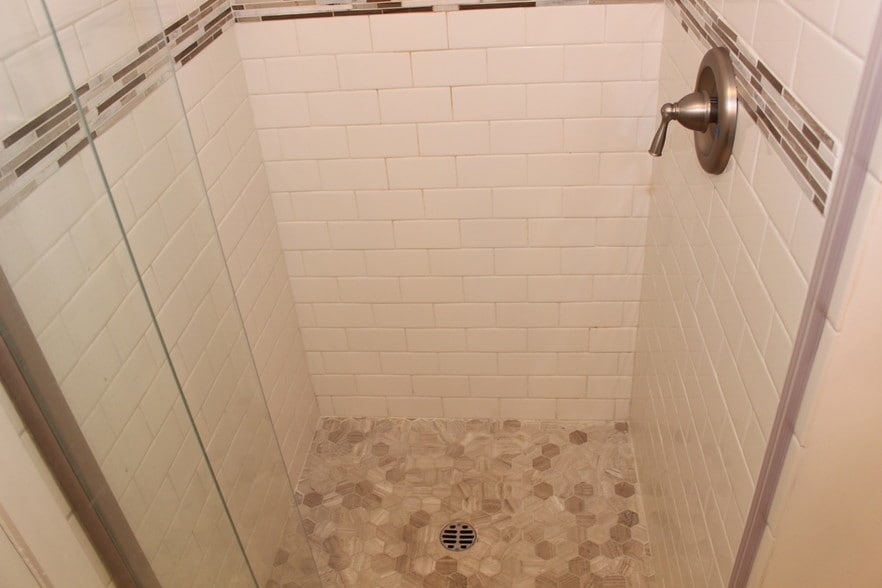 Full Bath - 9703 National Blvd