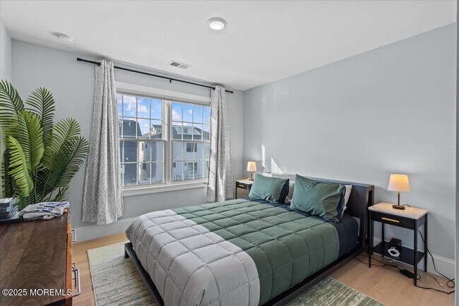 Building Photo - 1613 Ocean Ave