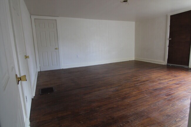 Primary Photo - 448 5th St