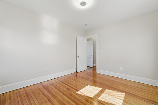 Building Photo - 128 Thomas St