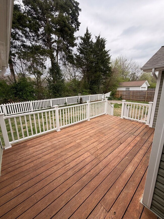 Building Photo - 3BR Home | Granite Kitchen | Fireplace | Deck | Fenced Yard