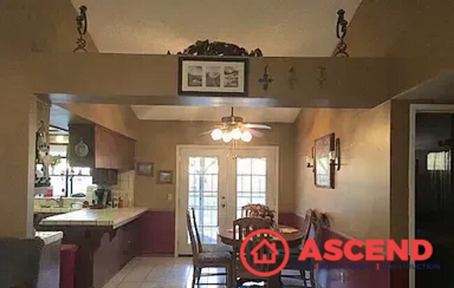 Building Photo - Quaint Home Near Pacheco and Stine!