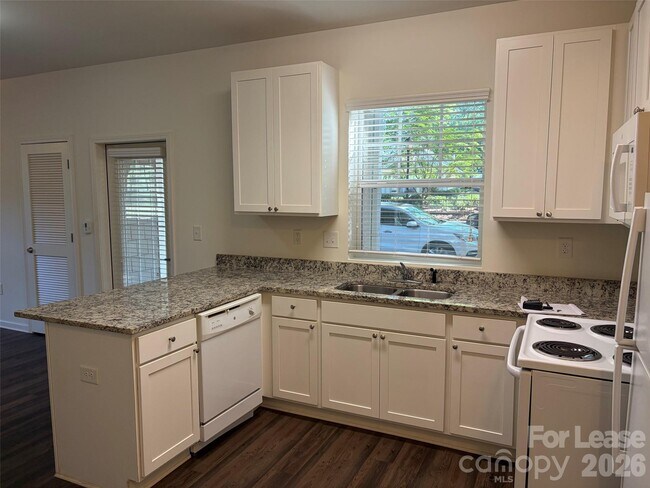 Building Photo - 17905 Delmas Dr