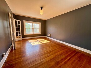 Building Photo - Historic Studio in Prime Alphabet District Location! Move in Special!