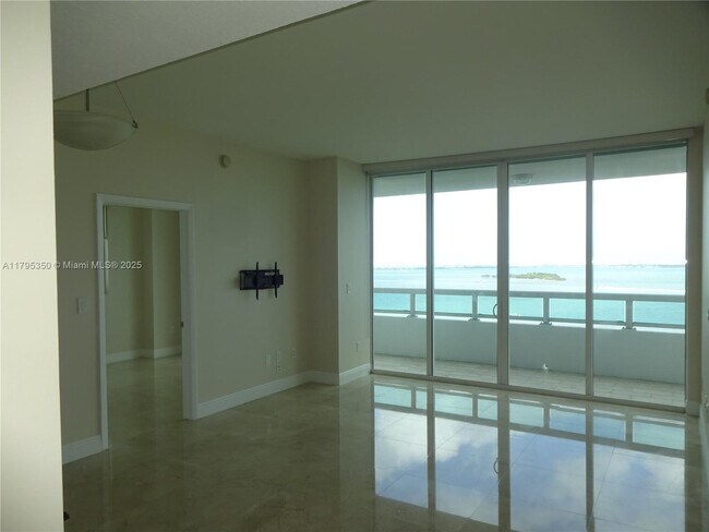 Building Photo - 1800 N Bayshore Dr