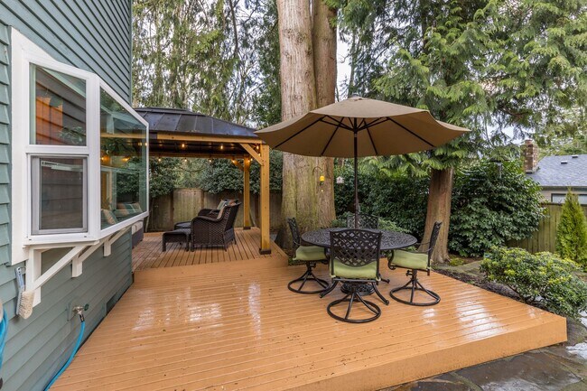 Building Photo - Lea Hill beautiful home - 4 bedroom 2.5 baths with 3 car garage & AC - A must see - Available Apr...