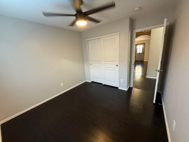 Building Photo - 1945 E Aloe Pl