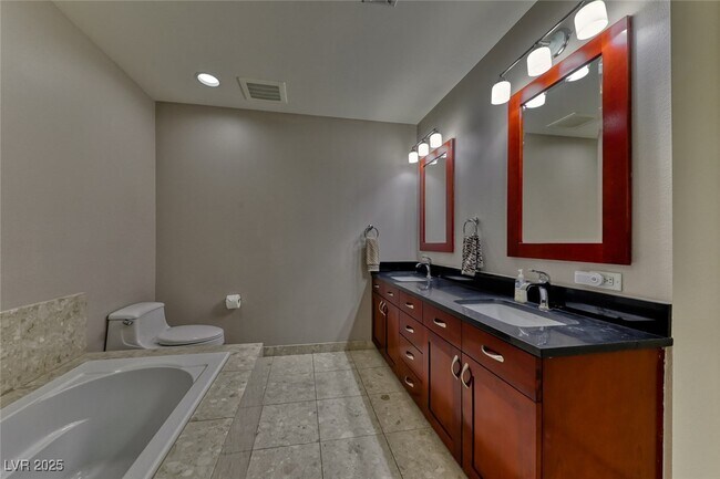 Building Photo - 4575 Dean Martin Dr