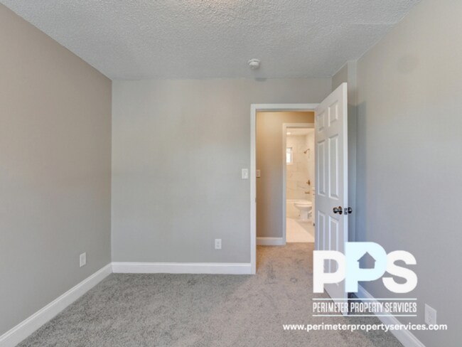 Building Photo - 390 W Lake Ave NW