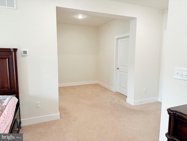 Building Photo - 161 Livingston Ln