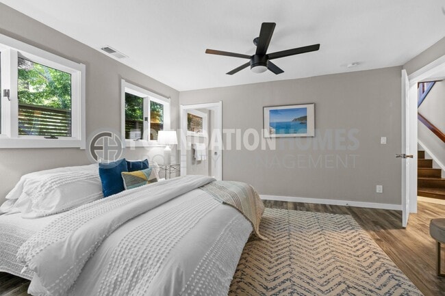 Building Photo - Charming 3 bed/2.5 bath in the heart of do...